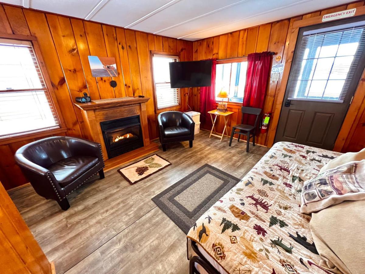 Adirondack Lake Cabins Hotel Indian Lake Exterior photo