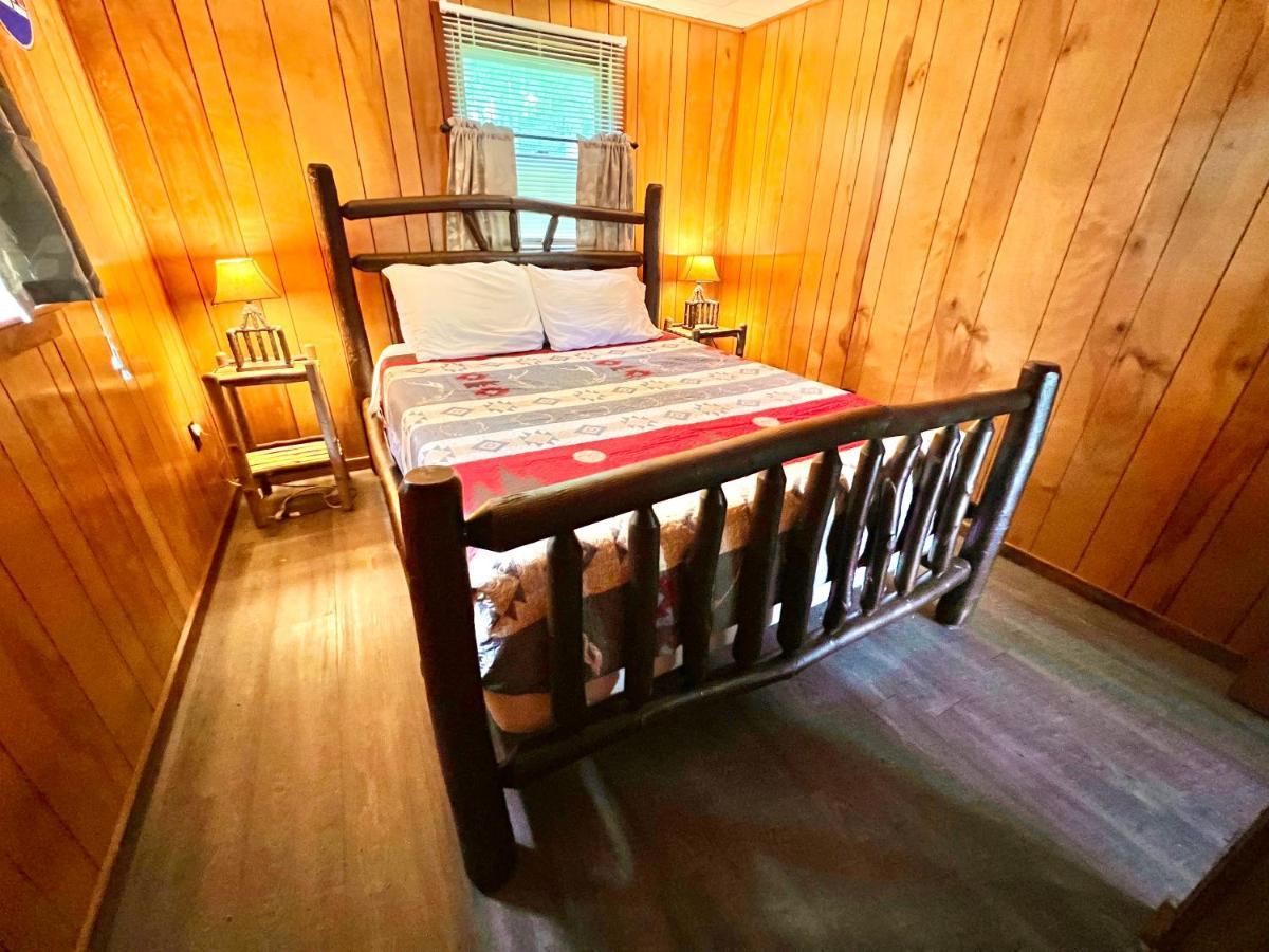 Adirondack Lake Cabins Hotel Indian Lake Exterior photo